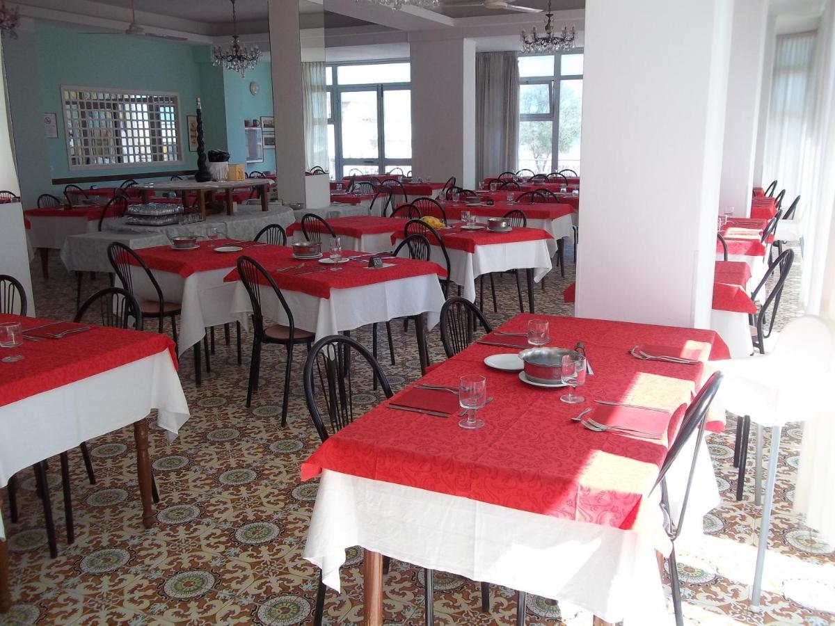 Hotel Italia سينِغاليا المظهر الخارجي الصورة