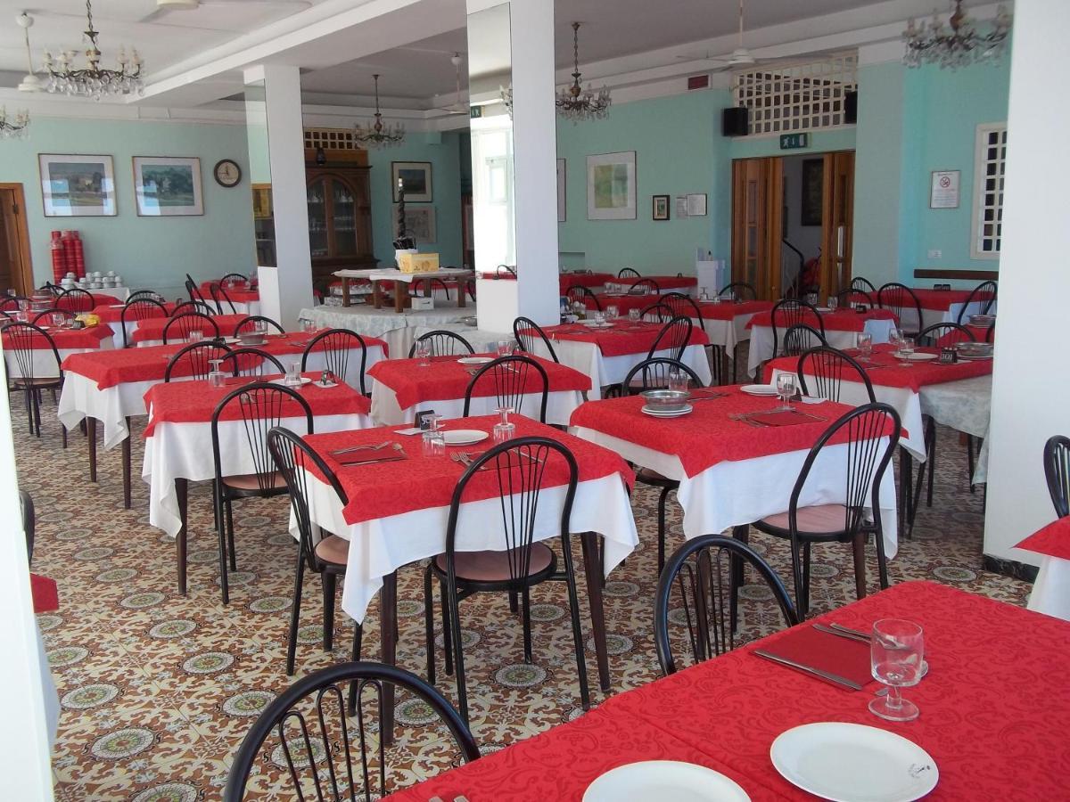 Hotel Italia سينِغاليا المظهر الخارجي الصورة