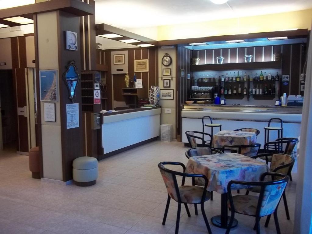 Hotel Italia سينِغاليا المظهر الخارجي الصورة