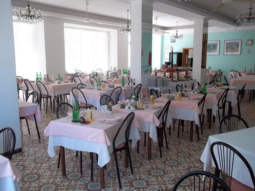 Hotel Italia سينِغاليا المظهر الخارجي الصورة