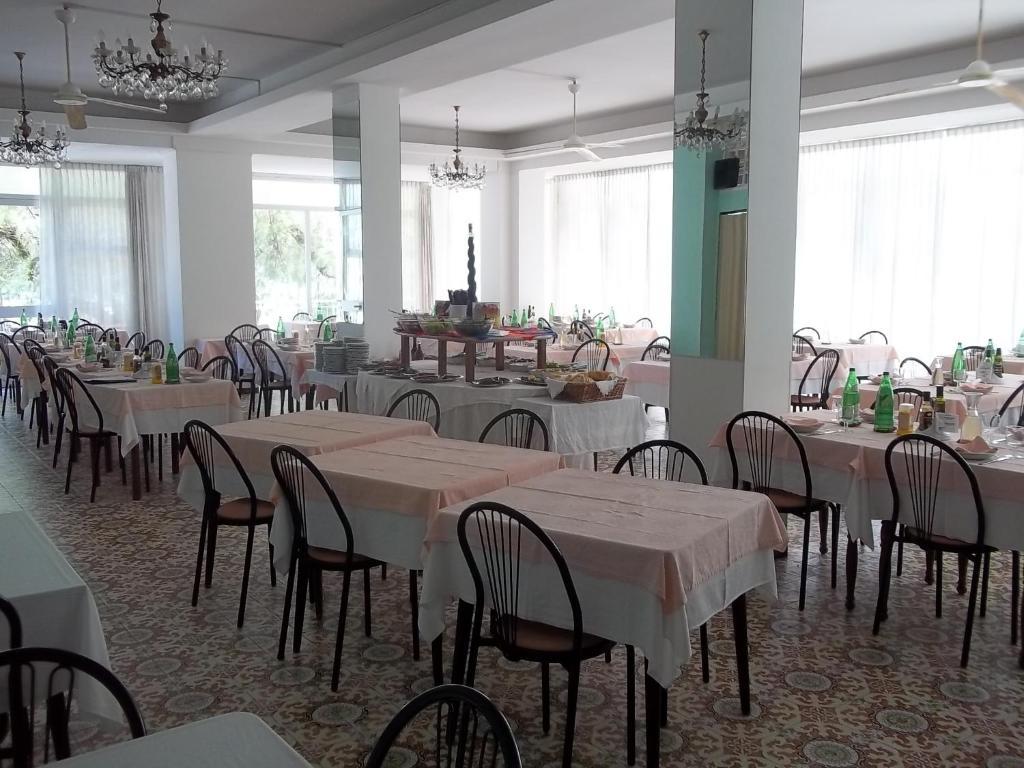 Hotel Italia سينِغاليا المظهر الخارجي الصورة