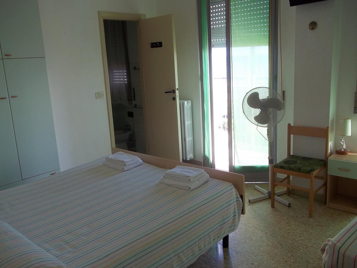 Hotel Italia سينِغاليا المظهر الخارجي الصورة