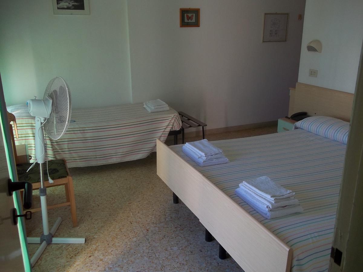 Hotel Italia سينِغاليا المظهر الخارجي الصورة