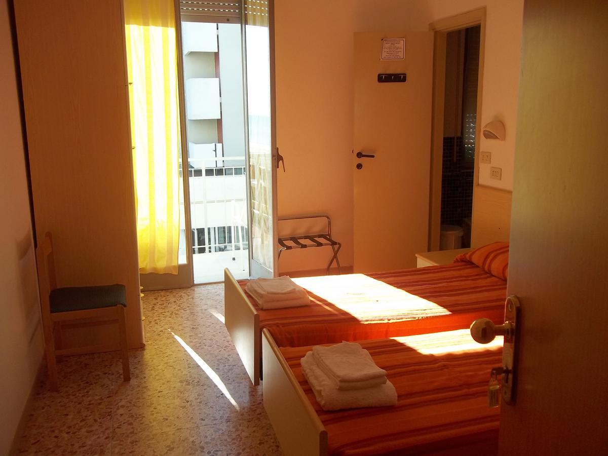 Hotel Italia سينِغاليا المظهر الخارجي الصورة