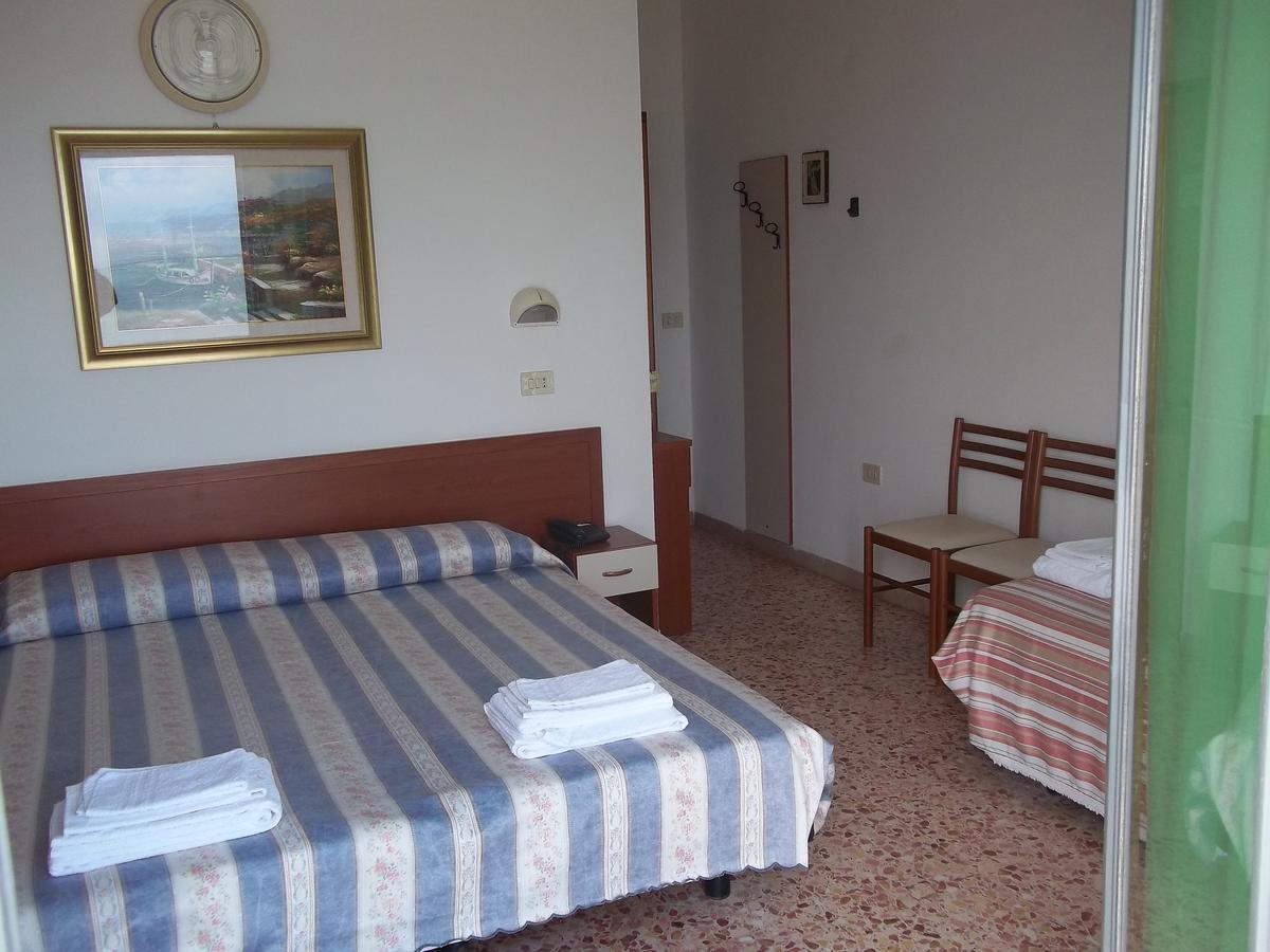 Hotel Italia سينِغاليا المظهر الخارجي الصورة