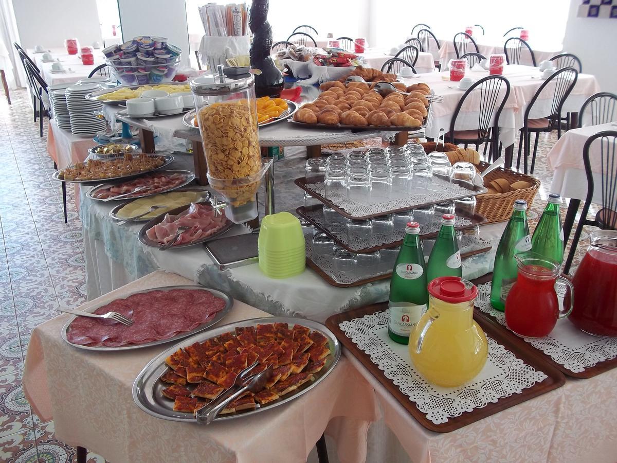 Hotel Italia سينِغاليا المظهر الخارجي الصورة