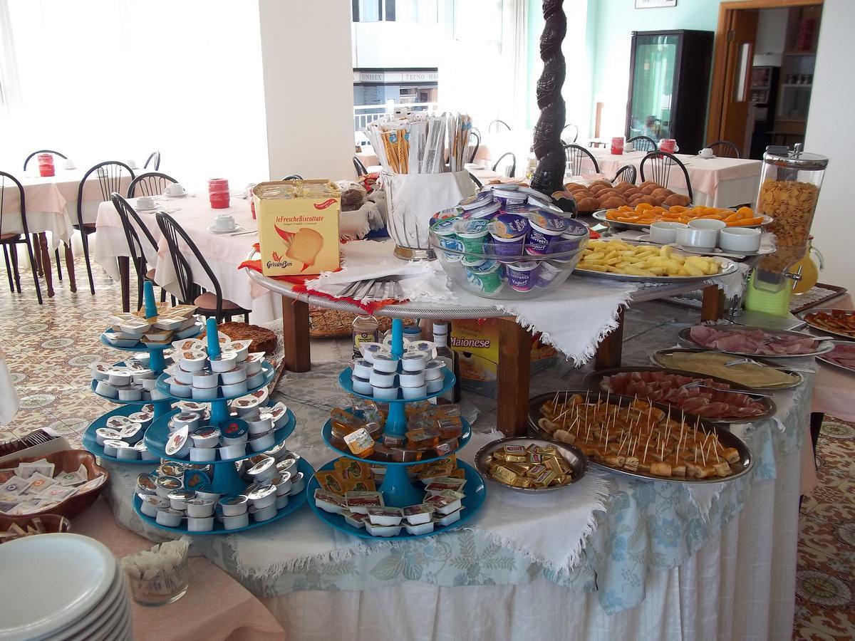 Hotel Italia سينِغاليا المظهر الخارجي الصورة